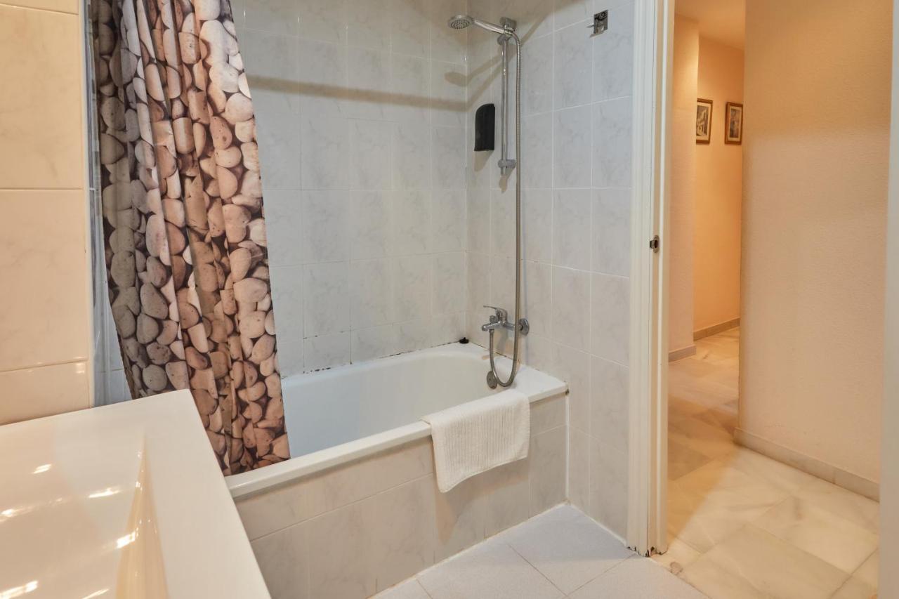 Two Bedrooms Leonor Davalos Севилья Экстерьер фото